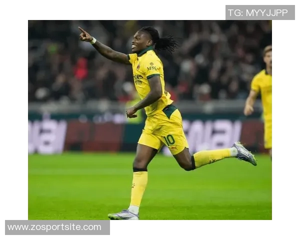 莱奥庆祝被加比亚拦截福法纳及时帮他整理衣领